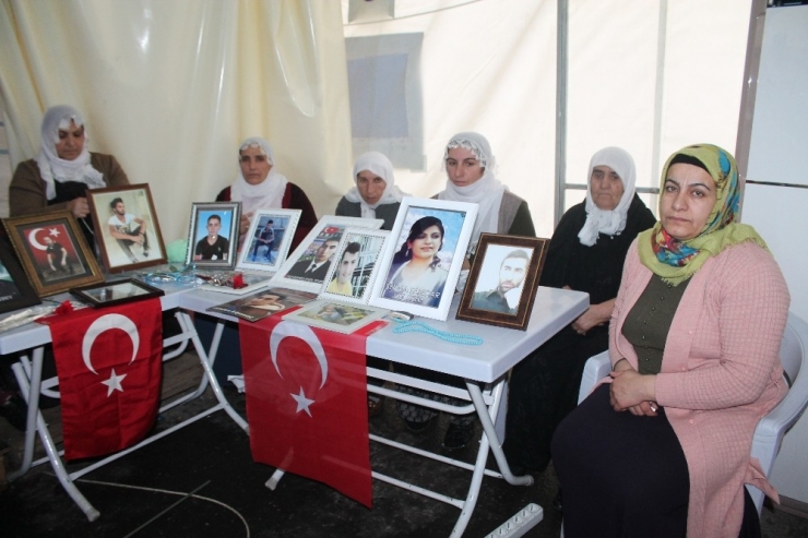 Hdp Önündeki Ailelerin Evlat Nöbeti 151’inci Gününde