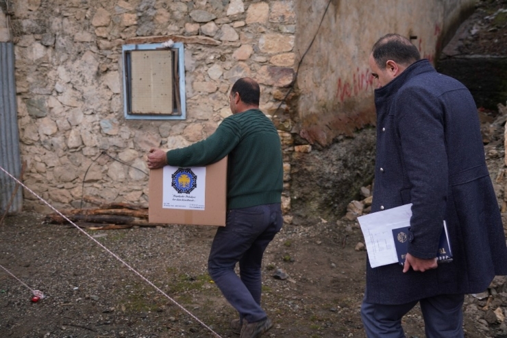 Diyarbakır’da Depremden Etkilenen Vatandaşlara Gıda Yardımı