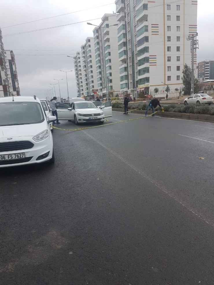 Seyir Halindeki Aracı Durdurup Ateş Açtı: 1 Ölü