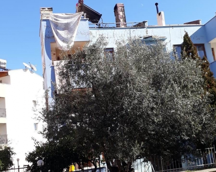 Dubleksin Çatısı Yandı