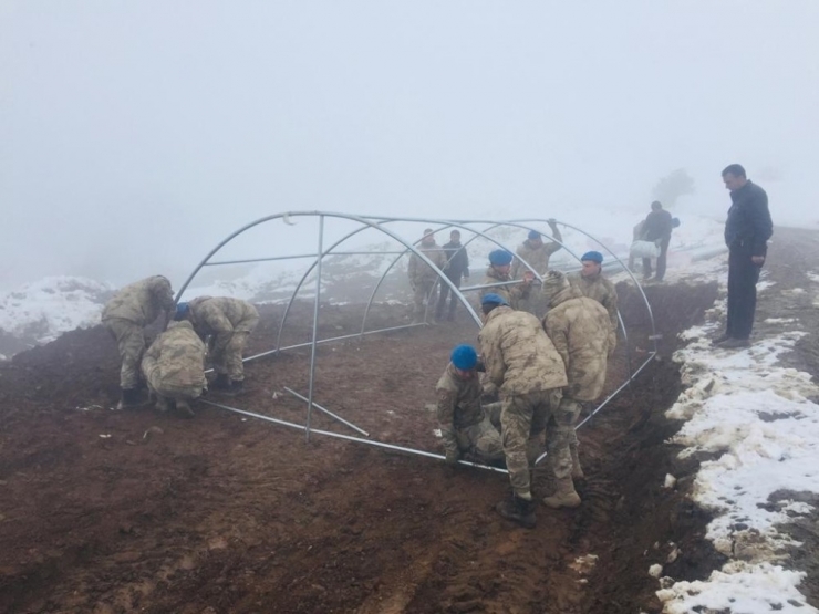 Canla Başla Mücadele Eden Kahramanlar