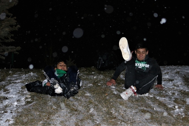 Depremzede Çocuklar Karın Tadını Çıkardı
