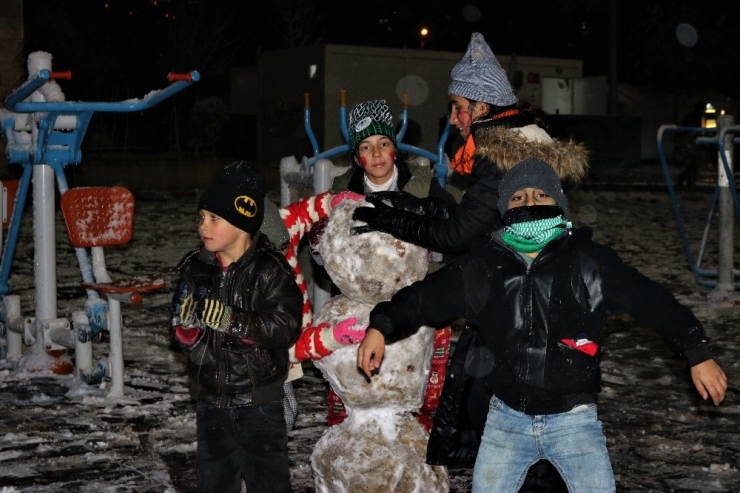 Depremzede Çocuklar Karın Tadını Çıkardı