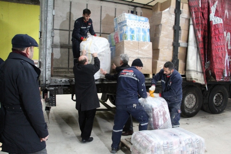 Yardım Malzemeleriyle Elazığ’a Giden Belediye Başkanı, Vatandaşların Acılarına Ortak Oldu
