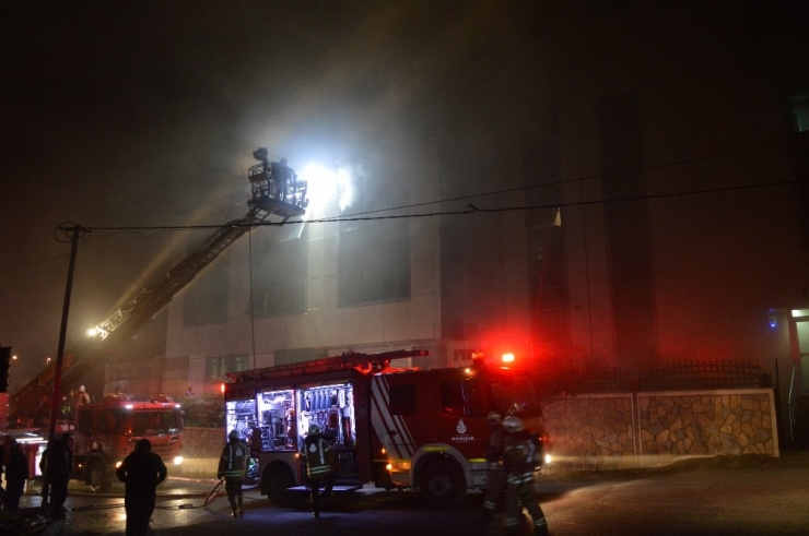 Esenyurt’da Dört Katlı Bir Tekstil Fabrikasında Yangın