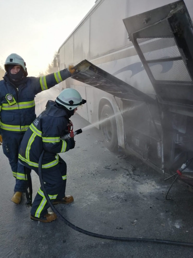 Servis Otobüsü Alev Alev Yandı