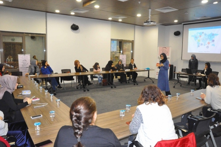 Eyüpsultan Annelerine Etkin Sosyal Medya Kullanımı Eğitimi