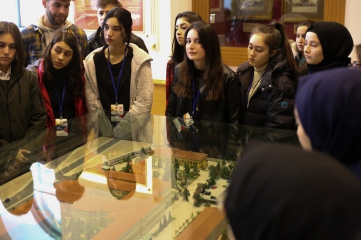 41 Genç Müze Gezisinde