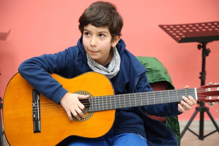 Gölbaşı Belediyesi Kursları Müzik Tutkunlarını Ağırlıyor