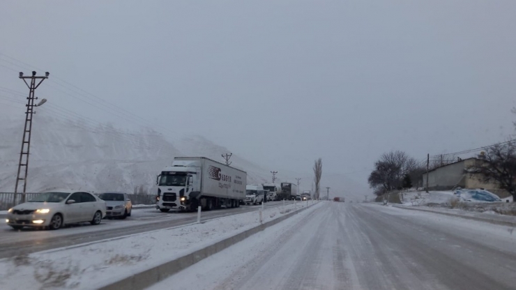 Gürün-sivas Karayolu Ulaşıma Kapandı