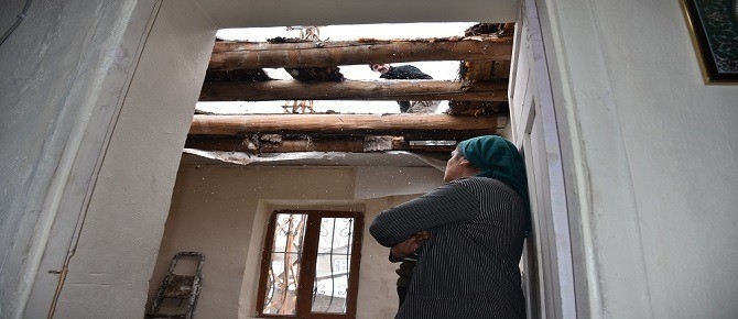 Hakkari’de Yağışlardan Dolayı Bir Evin Damı Çöktü