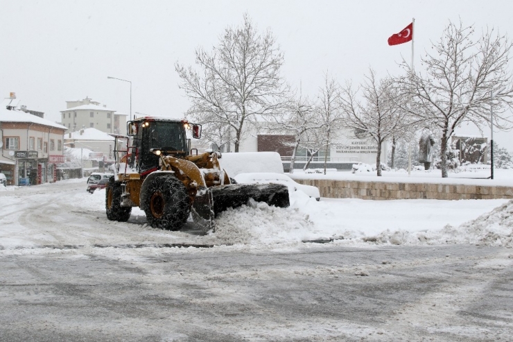 Hacılar Beyaza Büründü