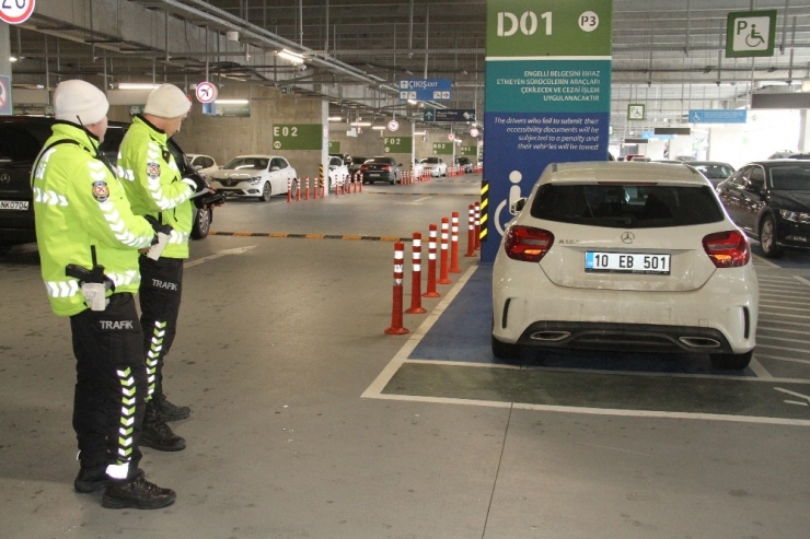 Havalimanı Otoparkında Yanlış Park Cezası: 1 Günde 11 Bin Lira Para Cezası Kesildi