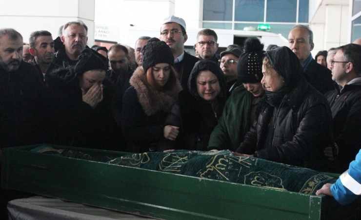 Kalbine Yenik Düşen Sağlık Memuru İçin Tören