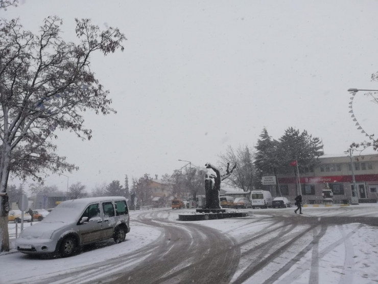 Arguvan’da Kar Yağışı