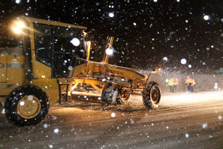 Vauk Geçidi’nde Kar Esareti
