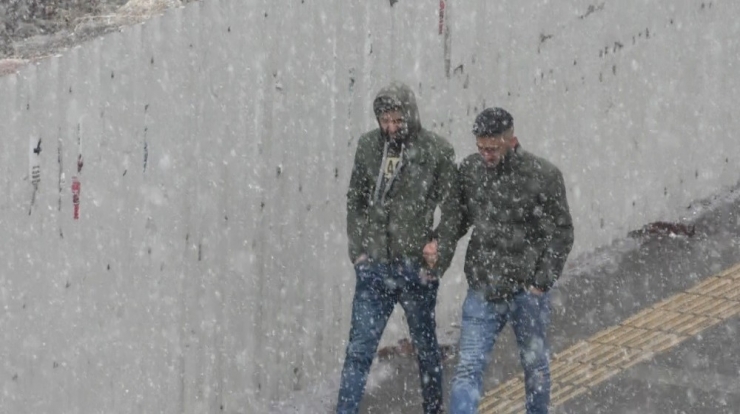 Kars’a Kar Yağışı Yeniden Başladı