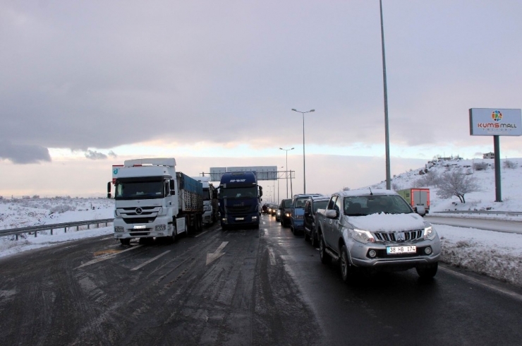 Kayseri-malatya Karayolu Ulaşıma Kapandı