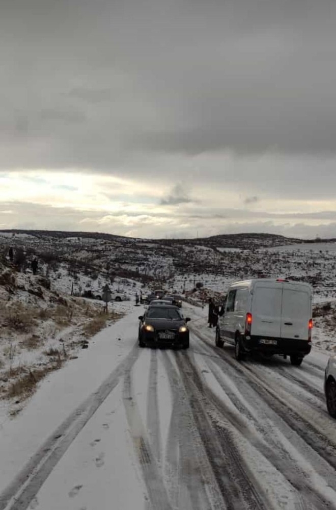 Mazıdağı Ve Derik’te Kar Yağışı Hayatı Olumsuz Etkiledi