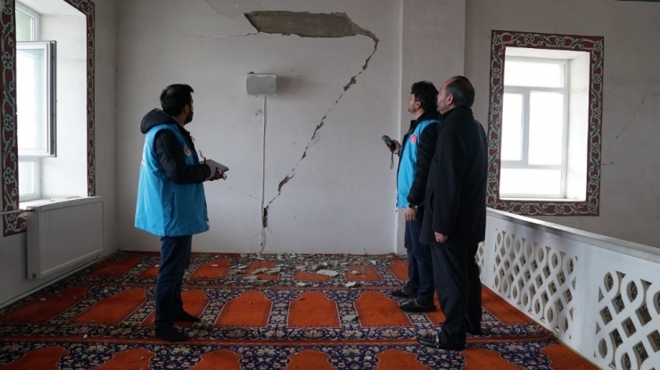 Türkiye Diyanet Vakfı Elazığ Ve Malatya’da Depremin Yaralarını Sarıyor