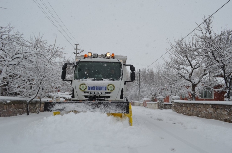 Bünyan Belediyesi Karla Mücadele Kapsamında Tüm Ekipleriyle Sahada