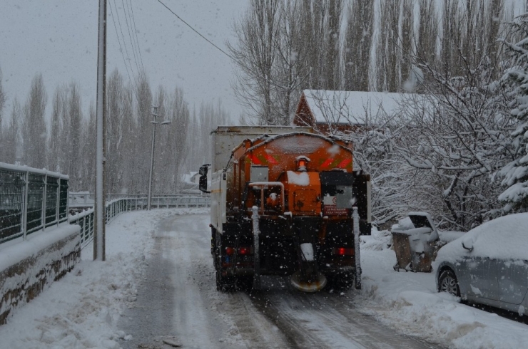 Bünyan Belediyesi Karla Mücadele Kapsamında Tüm Ekipleriyle Sahada