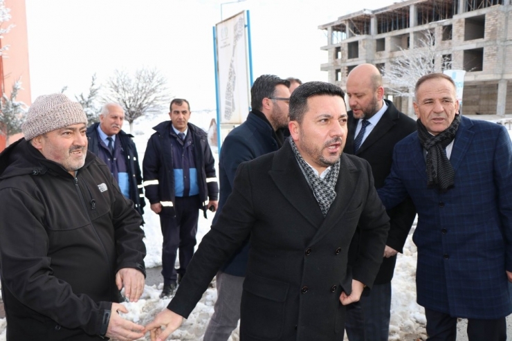 Belediye Başkanı Arı, Karla Mücadele Çalışmalarını İnceledi