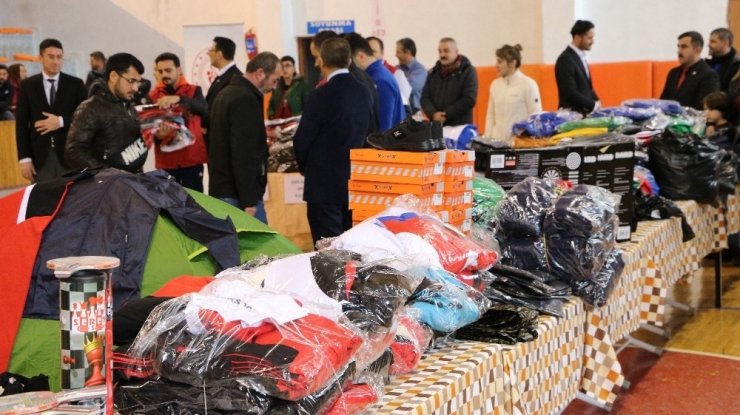 Niğde’de 43 Kulübe Spor Malzemesi Verildi