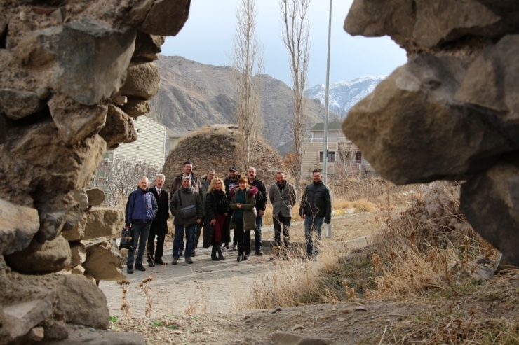 Atlı Milis Kuvvetleri Türk Bayrağı İle Davul Zurna Eşliğinde Tur Attı