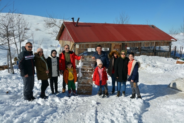 Kar Çocuk Ve Yetişkinlerin Eğlence Kaynağı Oldu