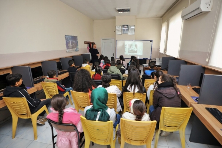 Öğrencilerden Motivasyon Seminerine Yoğun İlgi