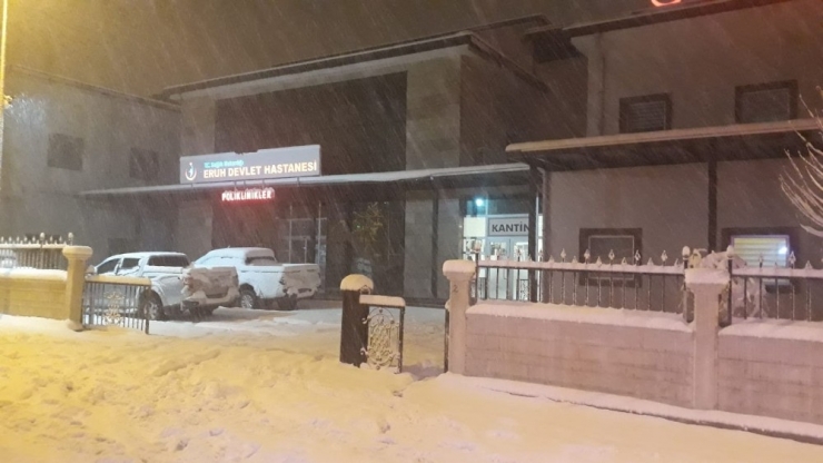 Siirt’te Gıda Zehirlenmesi Şüphesiyle 5 Kişi Hastaneye Kaldırıldı