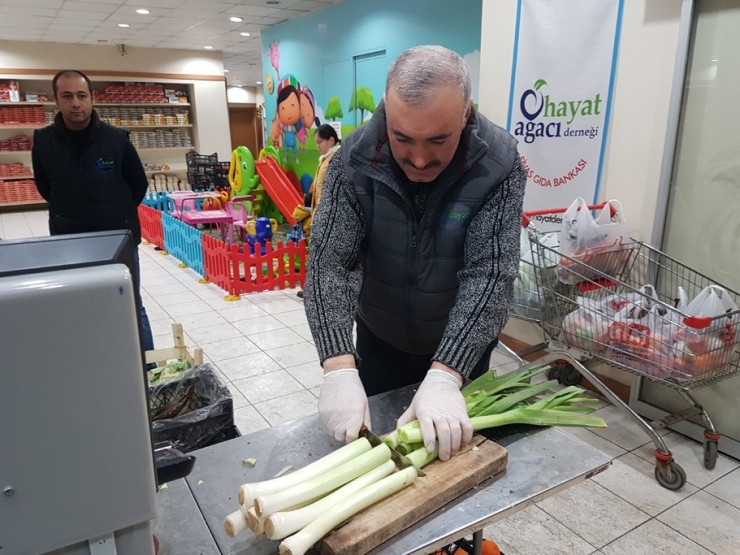 Esnafın Bağışladığı Meyve Ve Sebze Yüzleri Güldürdü