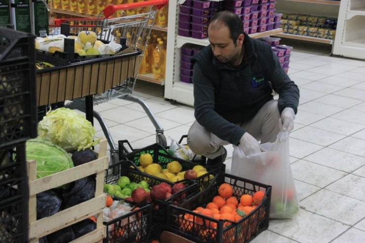 Esnafın Bağışladığı Meyve Ve Sebze Yüzleri Güldürdü