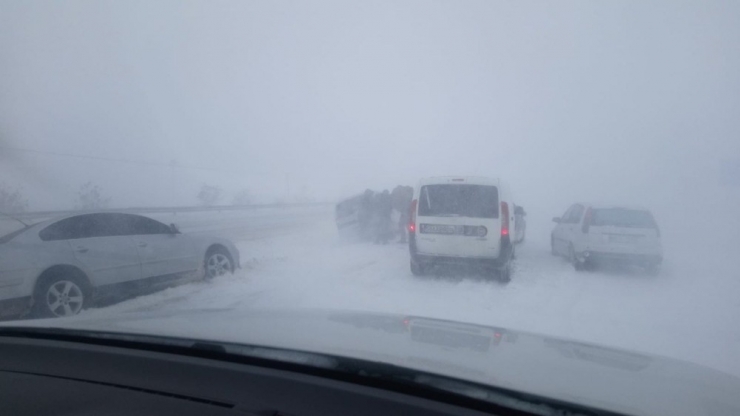 Sivas-malatya Karayolu Ulaşıma Kapandı