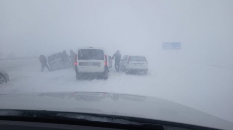 Sivas-malatya Karayolu Ulaşıma Kapandı