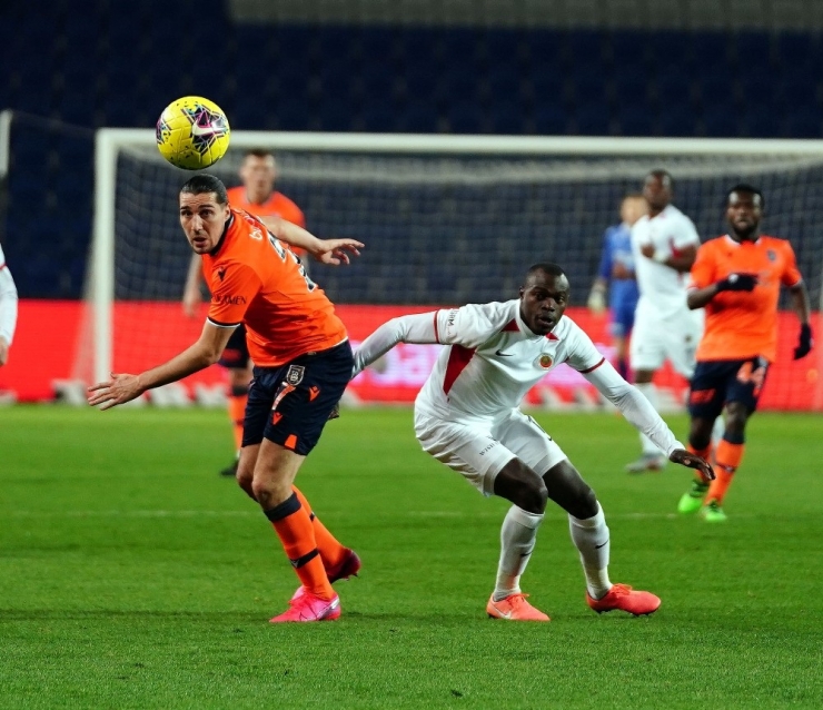 Süper Lig: Medipol Başakşehir: 3 - Gençlerbirliği: 1 (Maç Sonucu)
