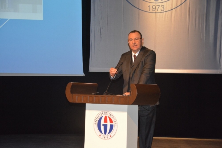 Topçuoğlu, İntörn Mühendislere Başarılı Olmanın Yol Haritasını Çizdi: