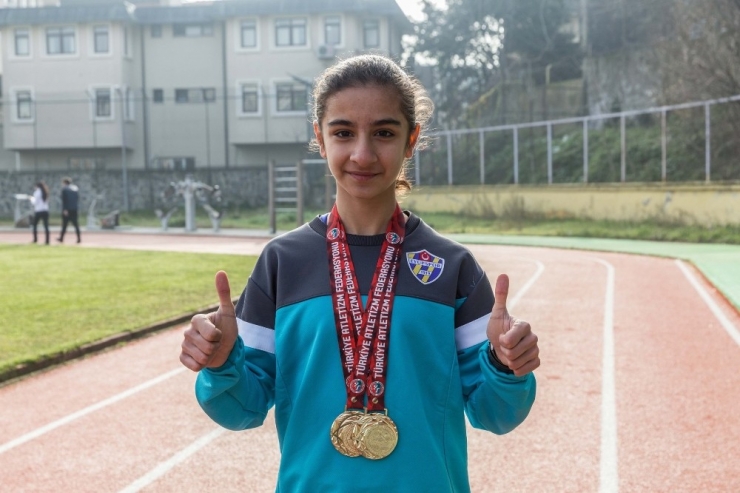 Eyüpsultanlı Atlet Zeynep Sunay Yıldız, Türkiye Şampiyonu Oldu