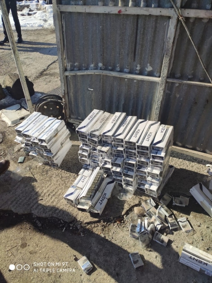 Kamyonun Dingil Ve Stepne Lastiğinde 5 Bin 100 Paket Kaçak Sigara Ele Geçirildi