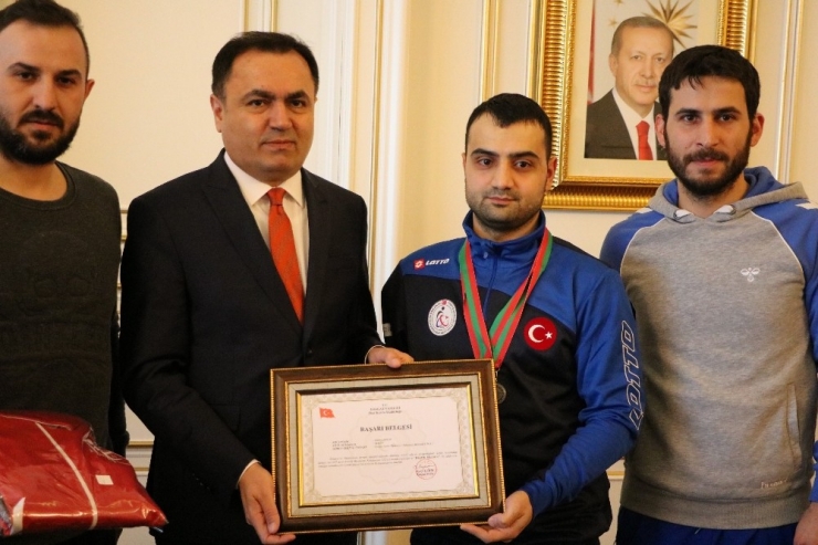 Vali Çakır, Avrupa Şampiyonunu Tebrik Etti