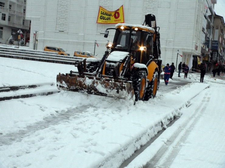 Yozgat’ta Kar Yağışı Nedeniyle 198 Köy Yolu Ulaşıma Kapandı