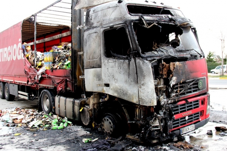 Temel Tüketim Malzemesi Yüklü Tır Alev Alev Yandı