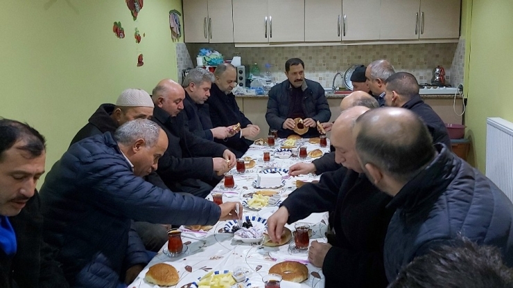 Vali Mustafa Masatlı, Vatandaşlarla Sabah Namazı Buluşmalarını Sürdürüyor