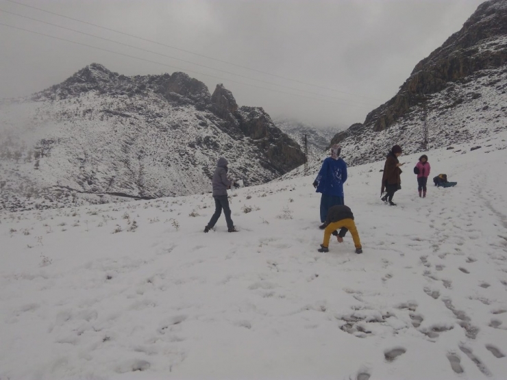Sason’da Kar Yağışı Nedeniyle 50 Köy Yolu Ulaşıma Kapandı