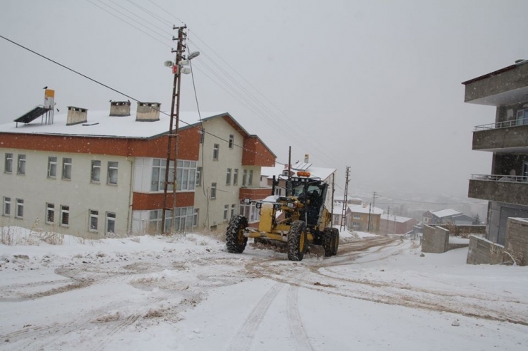 Kar Yağışıyla Birlikte Ekipler Sahaya İndi