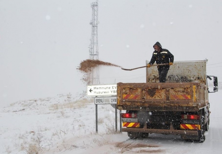 Kar Yağışıyla Birlikte Ekipler Sahaya İndi