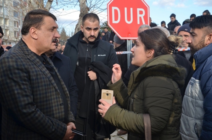 Malatya’da Hasarlı Binalar Yıkılıyor