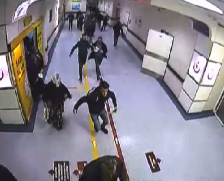 Deprem Anında Hastaların Kaçışları Güvenlik Kameralarına Yansıdı