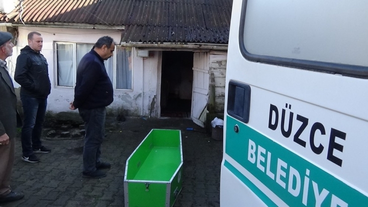 Yaşlı Kadın Evinde Ölü Olarak Bulundu